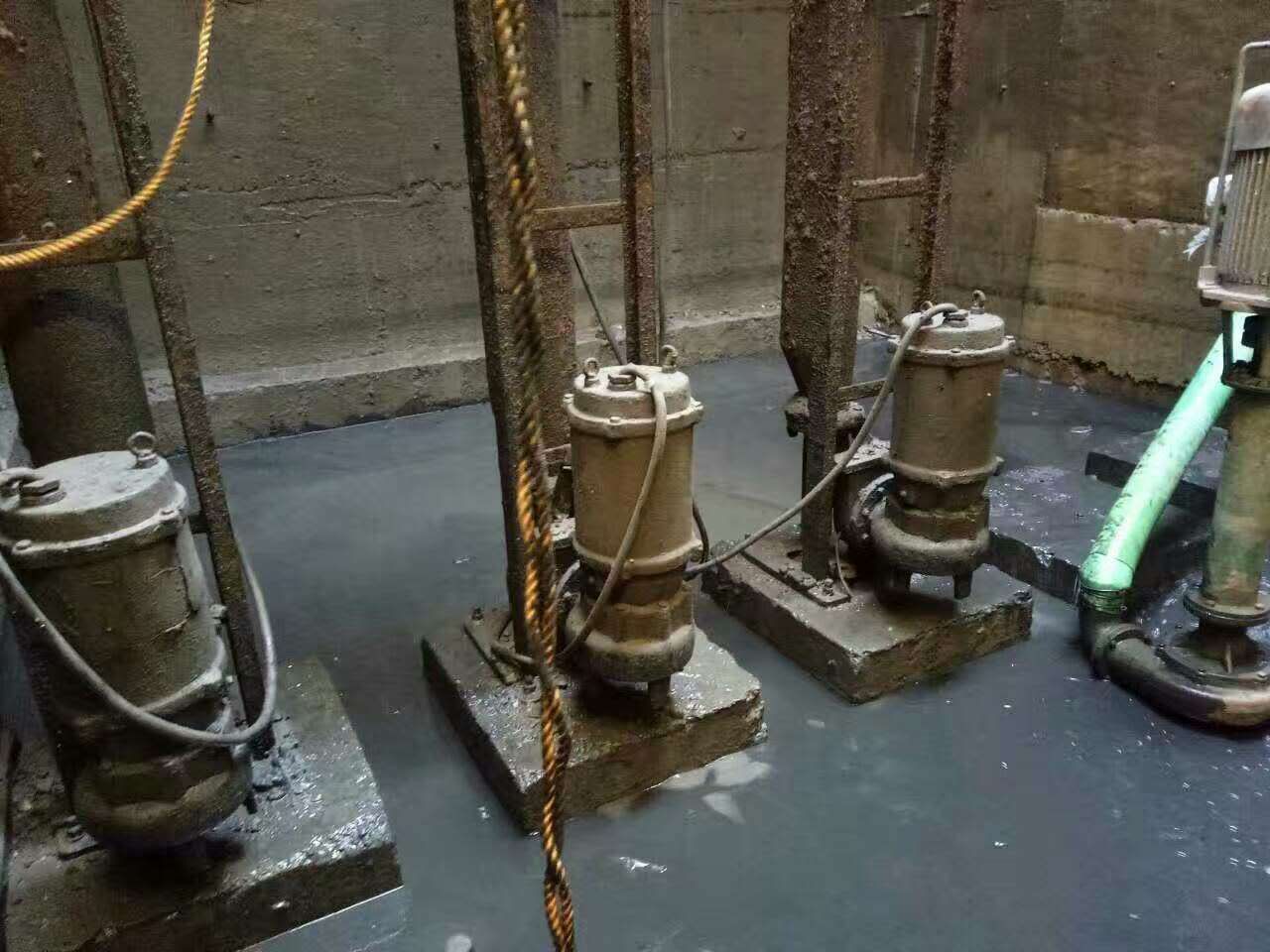 大余污水池清理